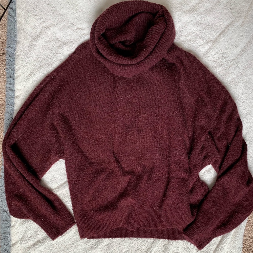 BNWOT! Cropped balloon sleeve turtleneck sweater!